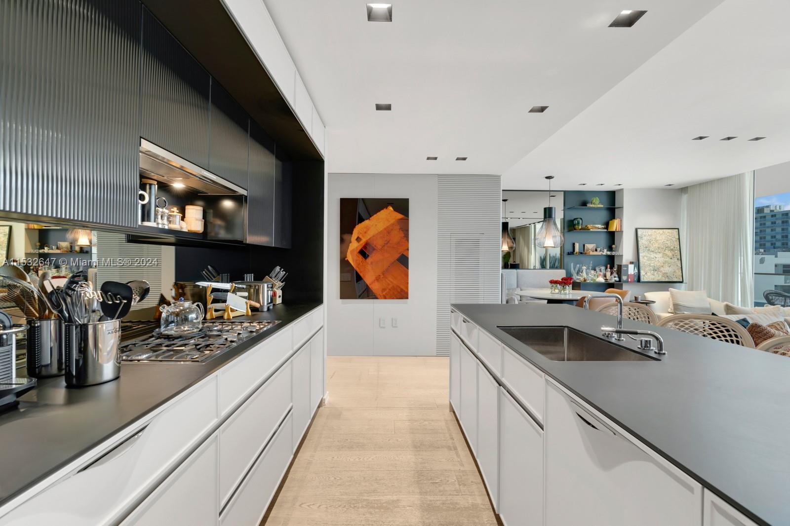 300 Collins Ave, Miami Beach, FL, 33139 United States, 3 Bedrooms Bedrooms, ,3 BathroomsBathrooms,Residential,For Sale,Collins Ave,A11532647