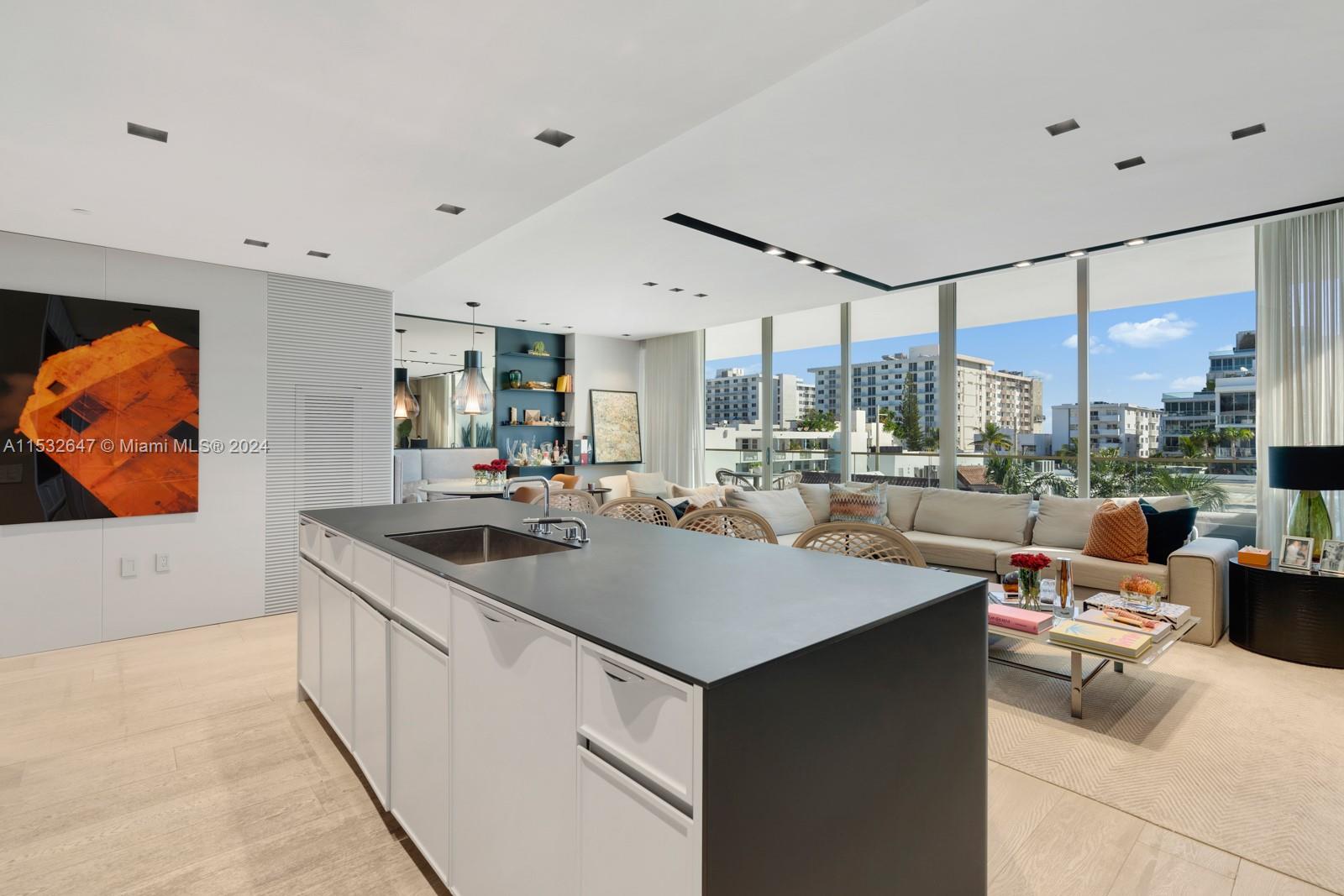 300 Collins Ave, Miami Beach, FL, 33139 United States, 3 Bedrooms Bedrooms, ,3 BathroomsBathrooms,Residential,For Sale,Collins Ave,A11532647