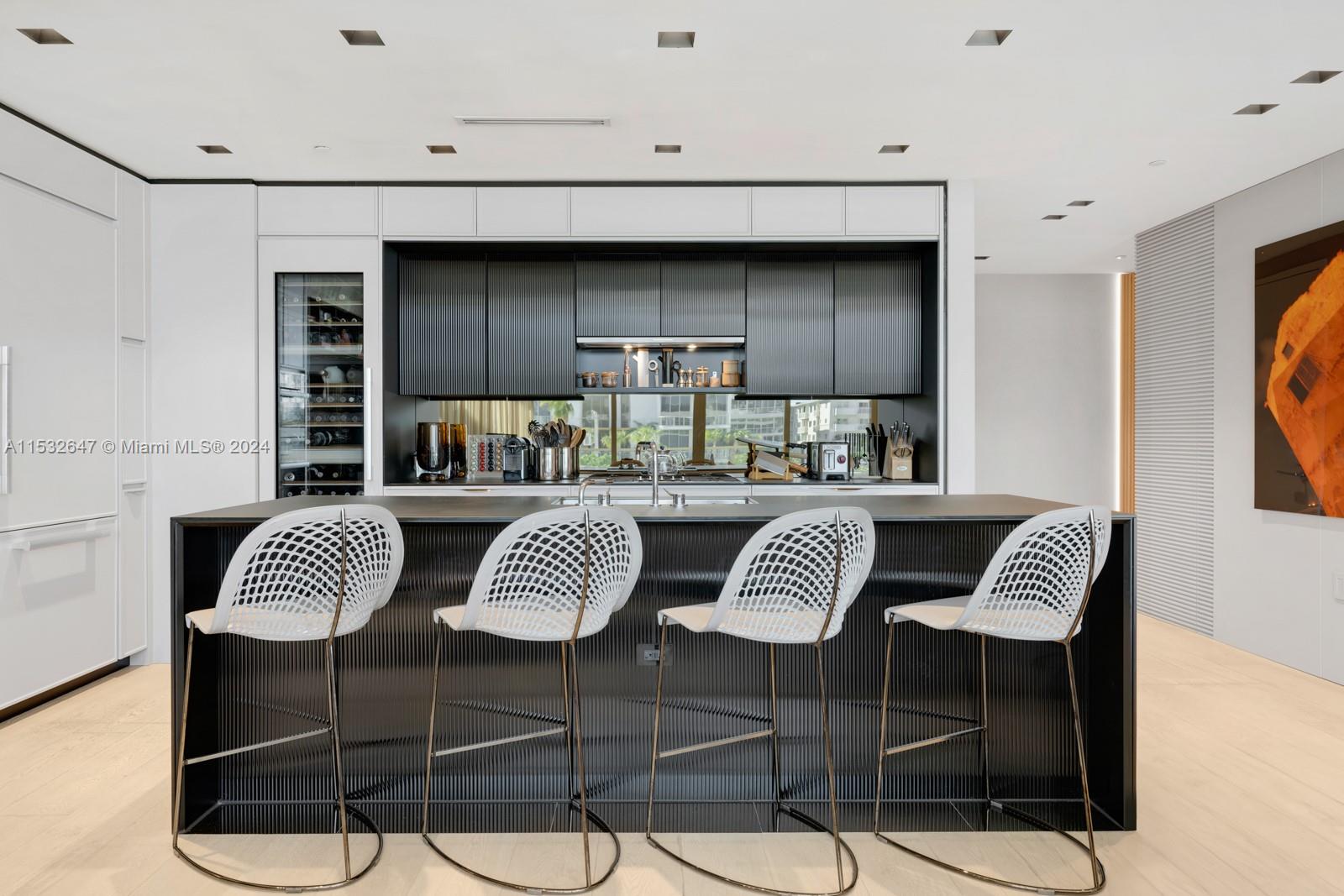 300 Collins Ave 4C, Miami Beach, Florida 33139, 3 Bedrooms Bedrooms, ,3 BathroomsBathrooms,Residential,For Sale,300 Collins Ave 4C,A11532647