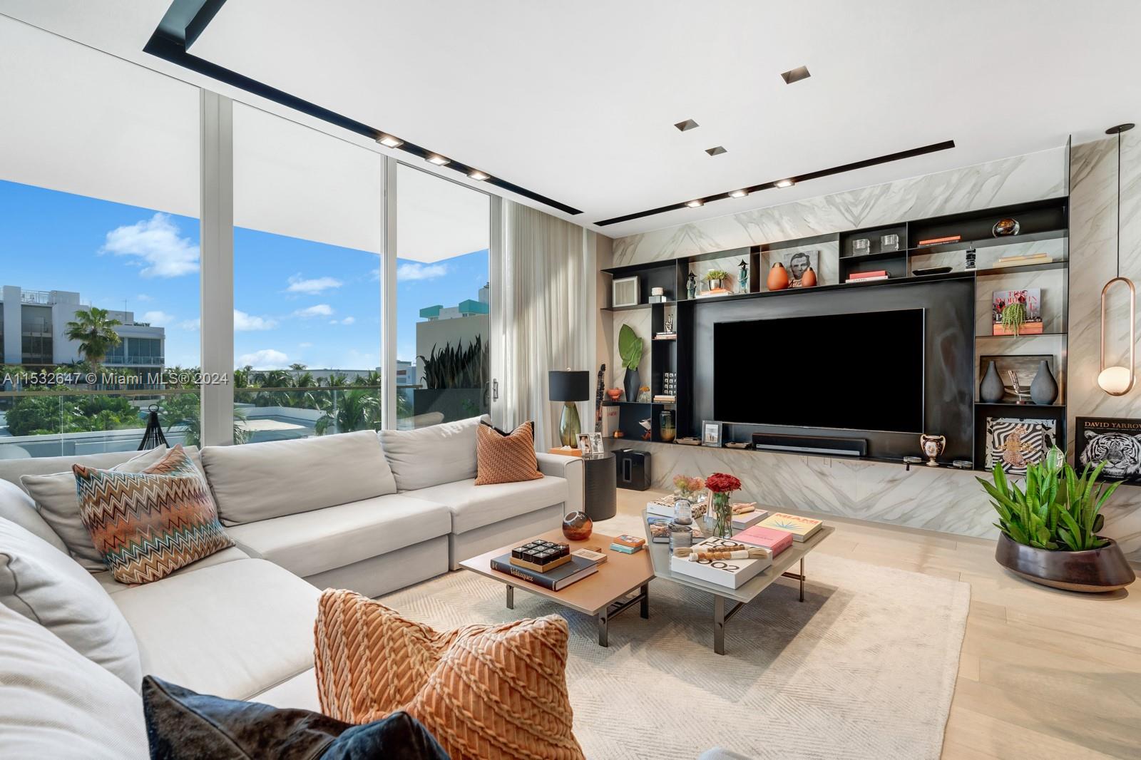 300 Collins Ave 4C, Miami Beach, Florida 33139, 3 Bedrooms Bedrooms, ,3 BathroomsBathrooms,Residential,For Sale,300 Collins Ave 4C,A11532647