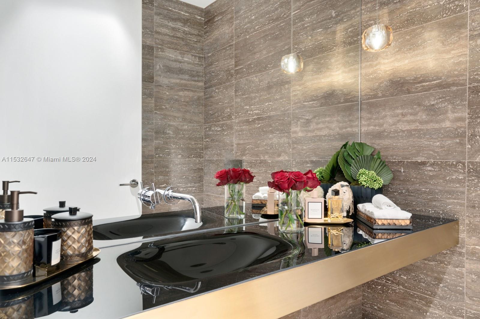 300 Collins Ave, Miami Beach, FL, 33139 United States, 3 Bedrooms Bedrooms, ,3 BathroomsBathrooms,Residential,For Sale,Collins Ave,A11532647