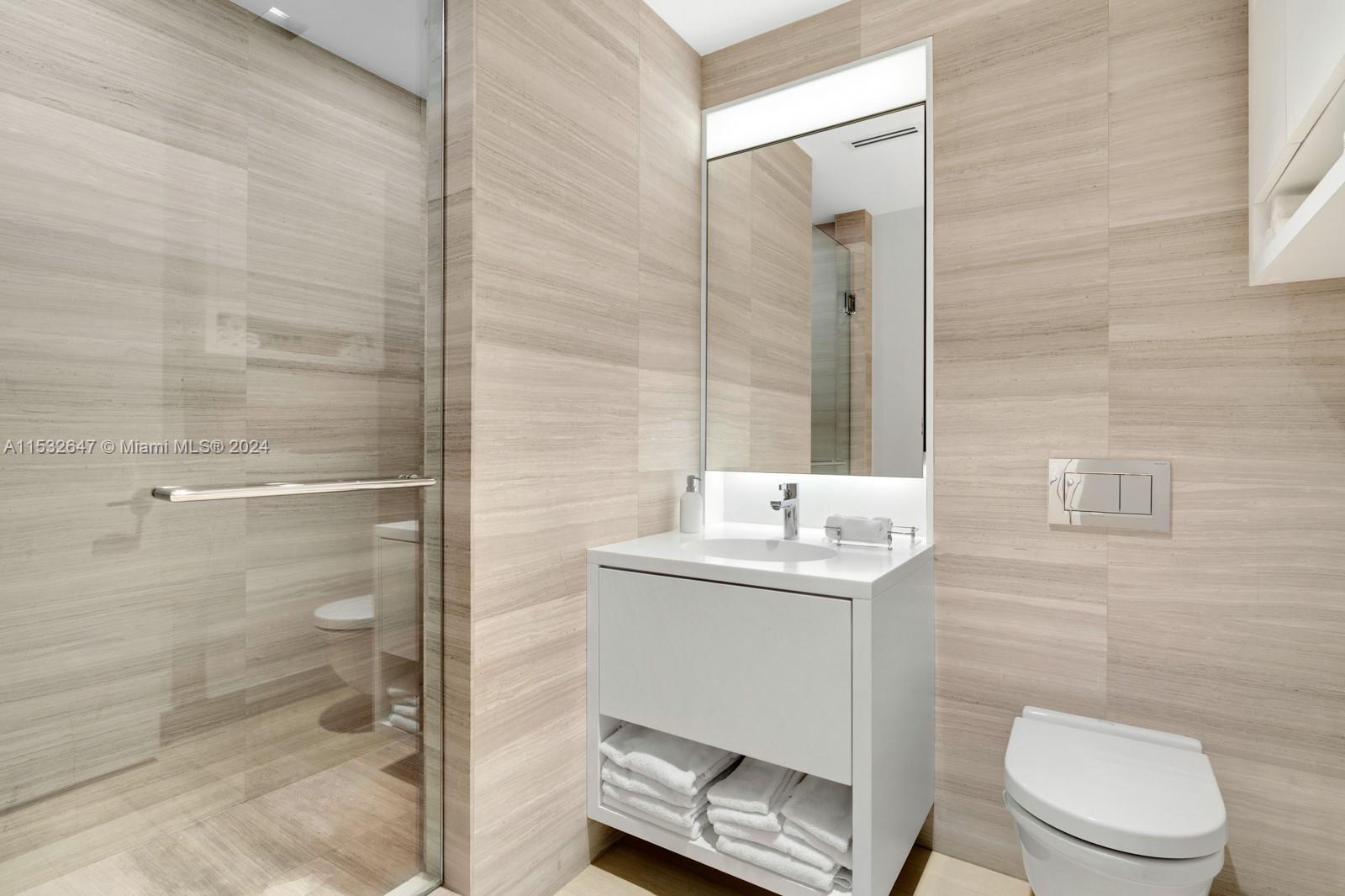 300 Collins Ave, Miami Beach, FL, 33139 United States, 3 Bedrooms Bedrooms, ,3 BathroomsBathrooms,Residential,For Sale,Collins Ave,A11532647