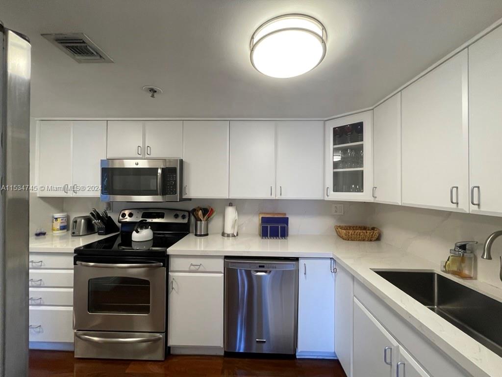 2025 Brickell Ave 505, Miami, Florida 33129, 2 Bedrooms Bedrooms, ,2 BathroomsBathrooms,Residentiallease,For Rent,2025 Brickell Ave 505,A11534745