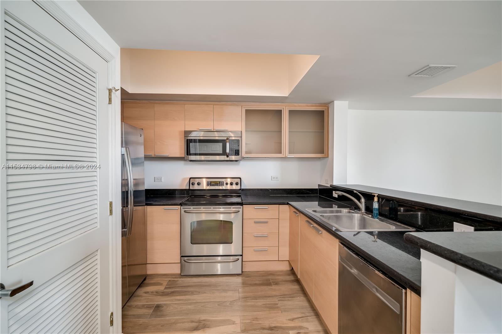 140 S Dixie Hwy 1029, Hollywood, Florida 33020, 2 Bedrooms Bedrooms, ,2 BathroomsBathrooms,Residentiallease,For Rent,140 S Dixie Hwy 1029,A11534798