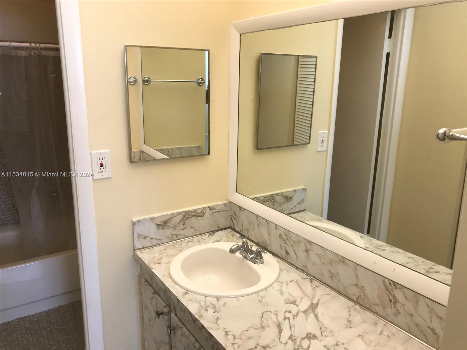 16710 NE 9th Ave 408, North Miami Beach, Florida 33162, 1 Bedroom Bedrooms, ,1 BathroomBathrooms,Residentiallease,For Rent,16710 NE 9th Ave 408,A11534815