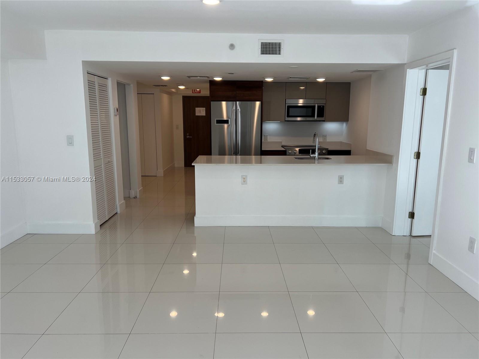 You will love this 1bd + den unit , with 2 full baths. Feels like a 2bd apt. big spaces, luminous and modern. Great boutique building with a wonderful roof top pool. Walking distance to everything. Supermarkets, restaurants, Bal Harbor mall.