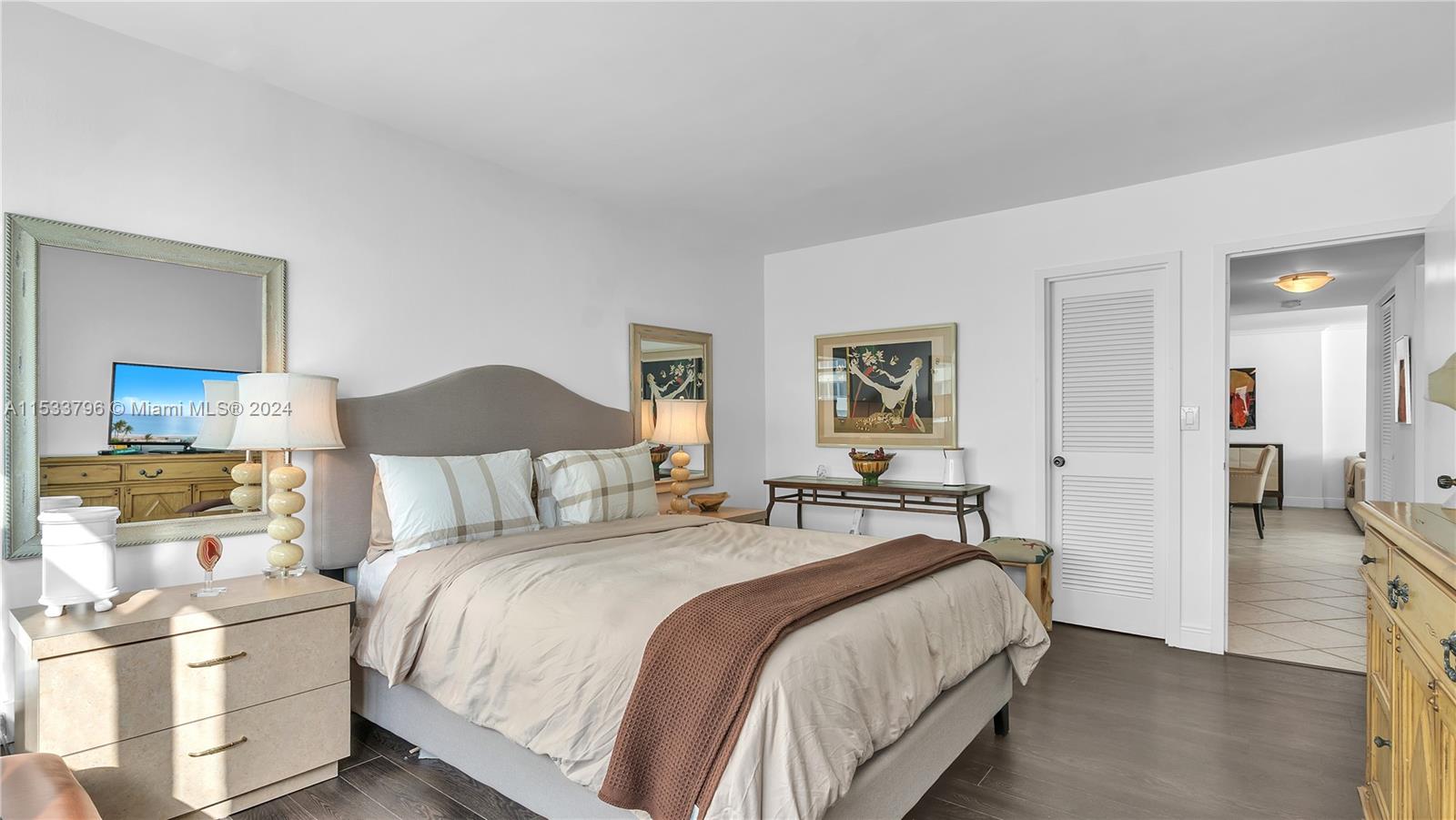 2nd Bathroom w/ Stand Up Shower