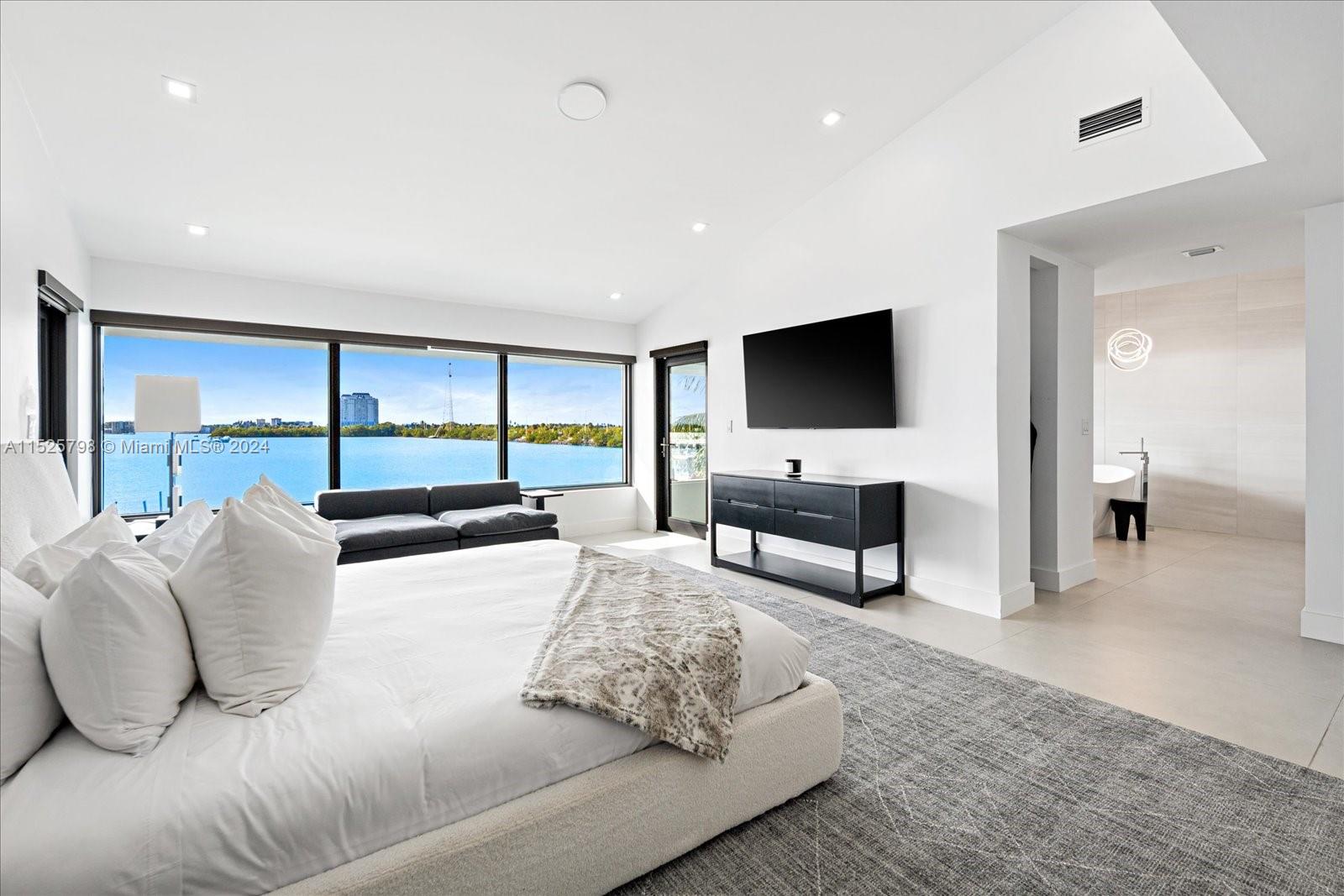 7720 Miami View Dr, North Bay Village, Florida 33141, 5 Bedrooms Bedrooms, ,4 BathroomsBathrooms,Residential,For Sale,7720 Miami View Dr,A11525798