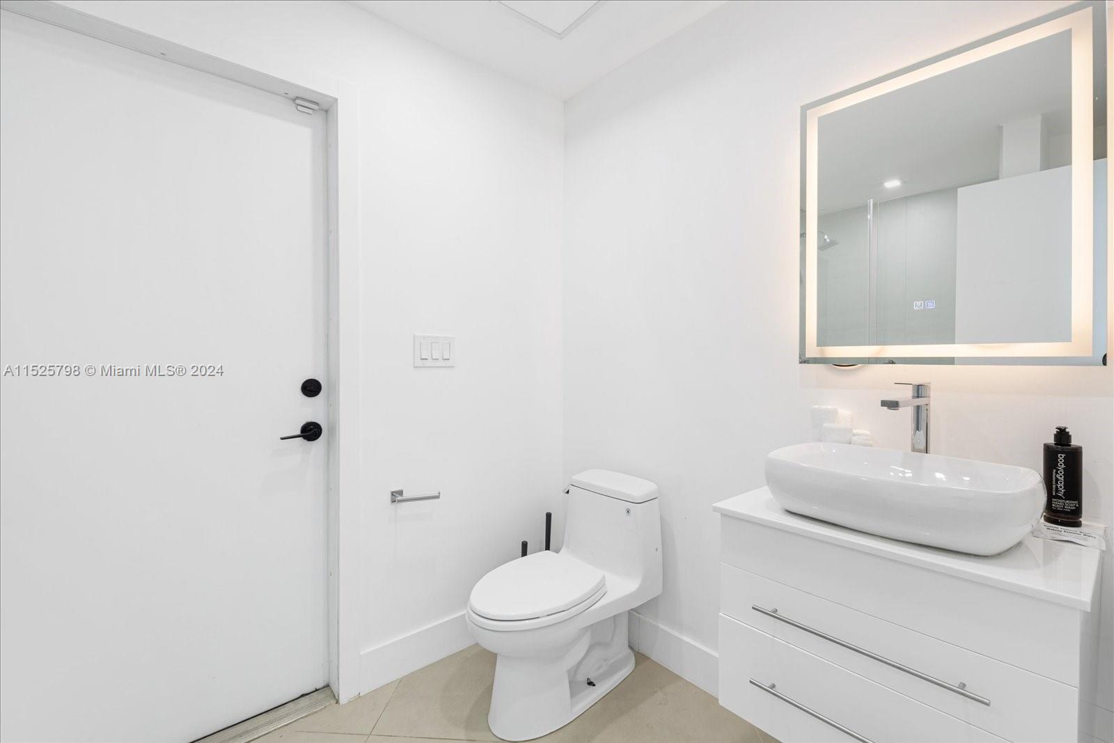 7720 Miami View Dr, North Bay Village, Florida 33141, 5 Bedrooms Bedrooms, ,4 BathroomsBathrooms,Residential,For Sale,7720 Miami View Dr,A11525798