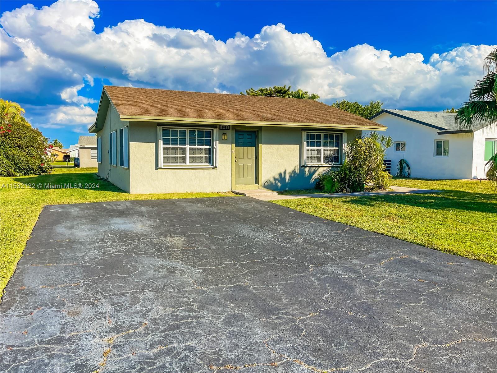 7006 NW 99th Way, Tamarac, Florida 33321, 2 Bedrooms Bedrooms, ,1 BathroomBathrooms,Residentiallease,For Rent,7006 NW 99th Way,A11532132