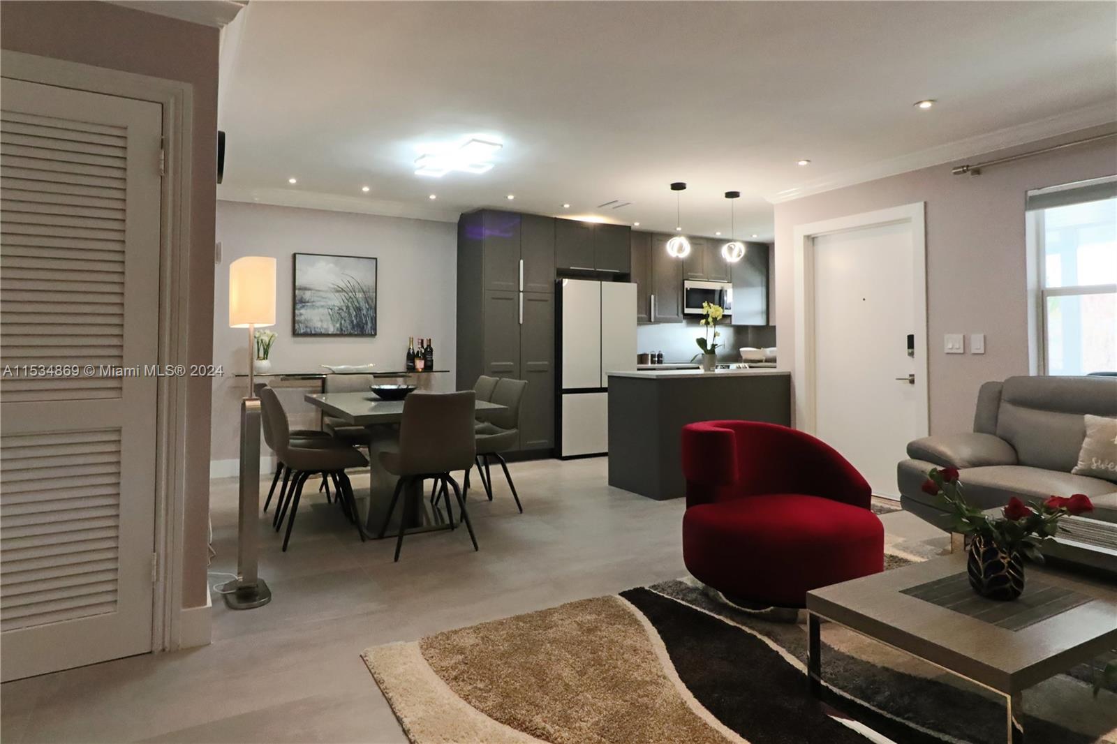 581 Blue Heron Dr 318-B, Hallandale Beach, Florida 33009, 2 Bedrooms Bedrooms, ,2 BathroomsBathrooms,Residential,For Sale,581 Blue Heron Dr 318-B,A11534869