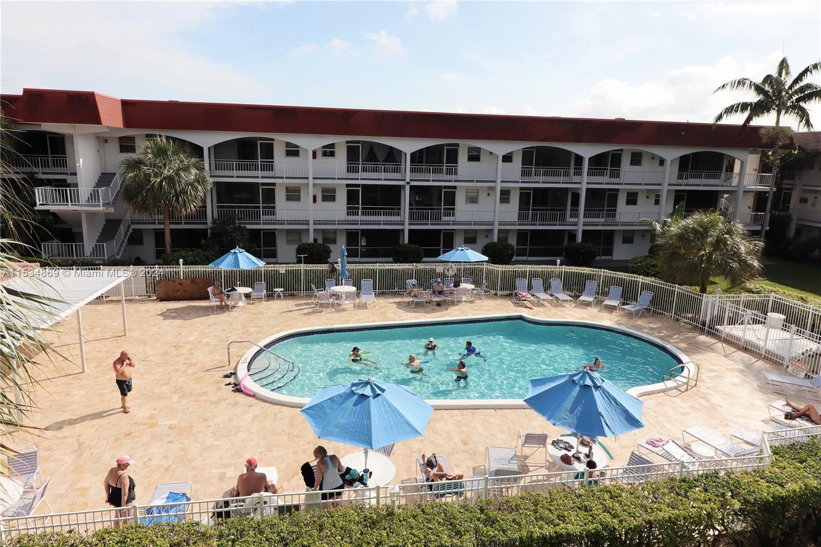 581 Blue Heron Dr 318-B, Hallandale Beach, Florida 33009, 2 Bedrooms Bedrooms, ,2 BathroomsBathrooms,Residential,For Sale,581 Blue Heron Dr 318-B,A11534869