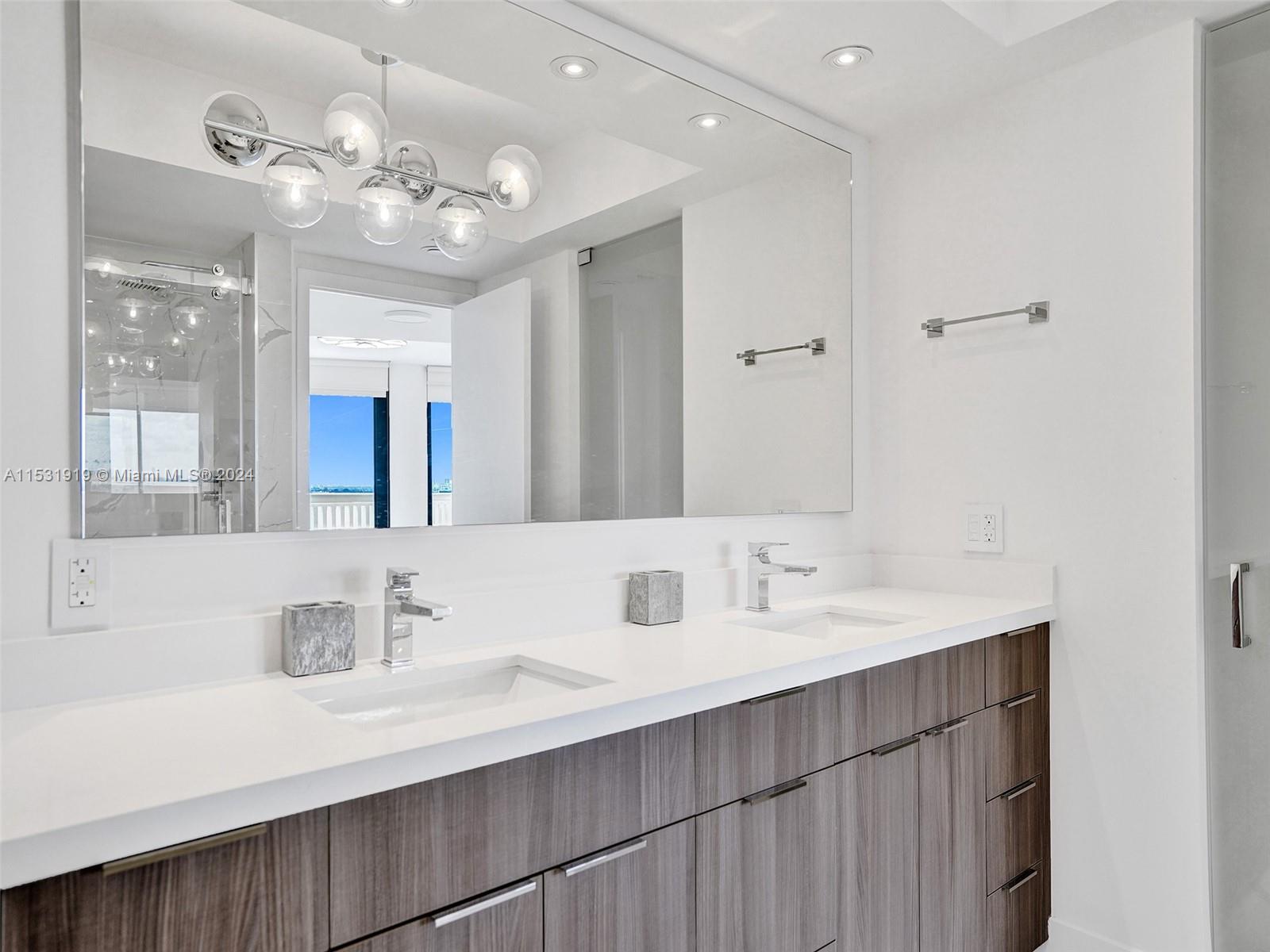 1000 ISLAND BL, Aventura, FL, 33160 United States, 3 Bedrooms Bedrooms, ,3 BathroomsBathrooms,Residential,For Sale,ISLAND BL,A11531919