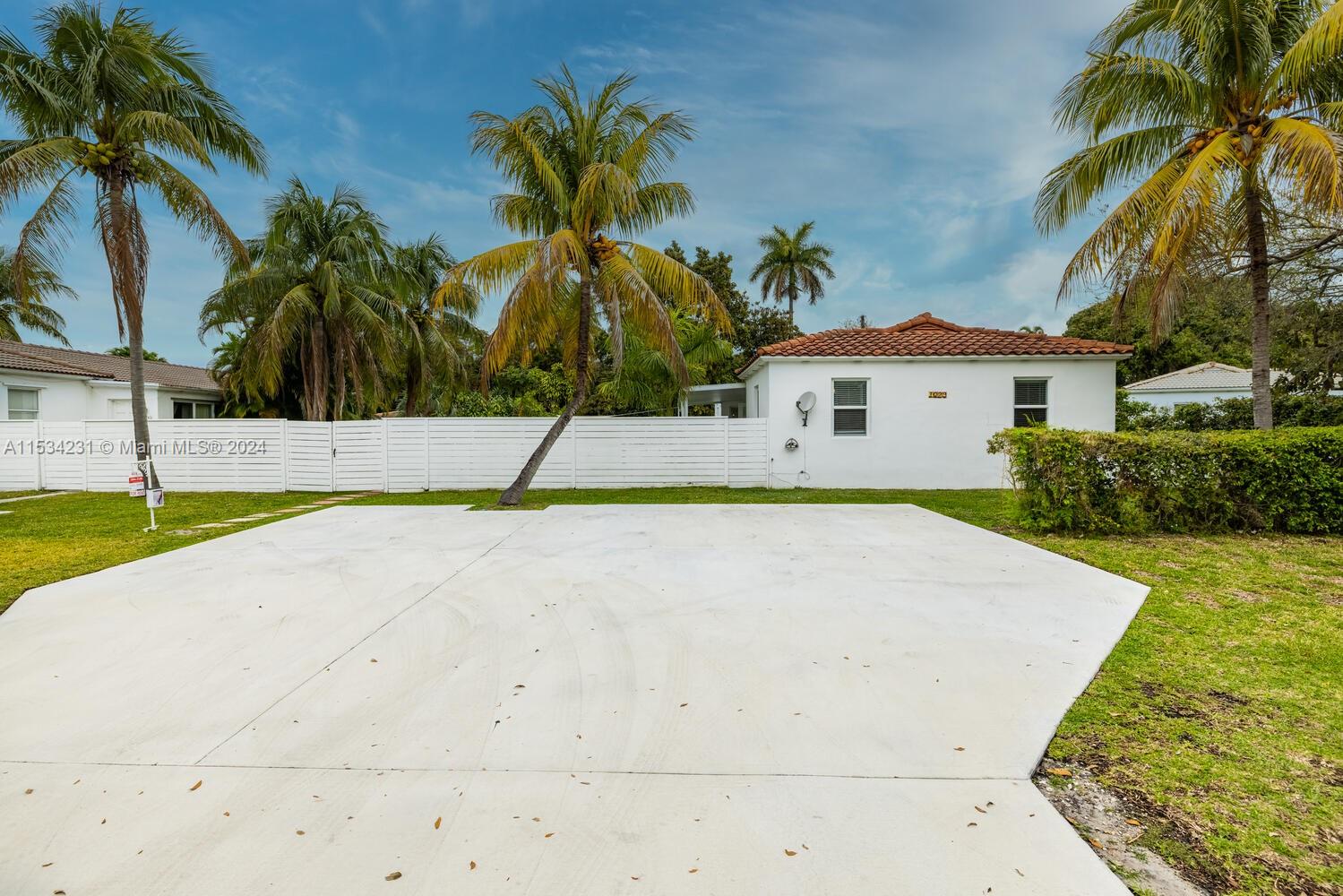 1029 NE 113 St South, Biscayne Park, Florida 33161, 2 Bedrooms Bedrooms, ,1 BathroomBathrooms,Residentiallease,For Rent,1029 NE 113 St South,A11534231