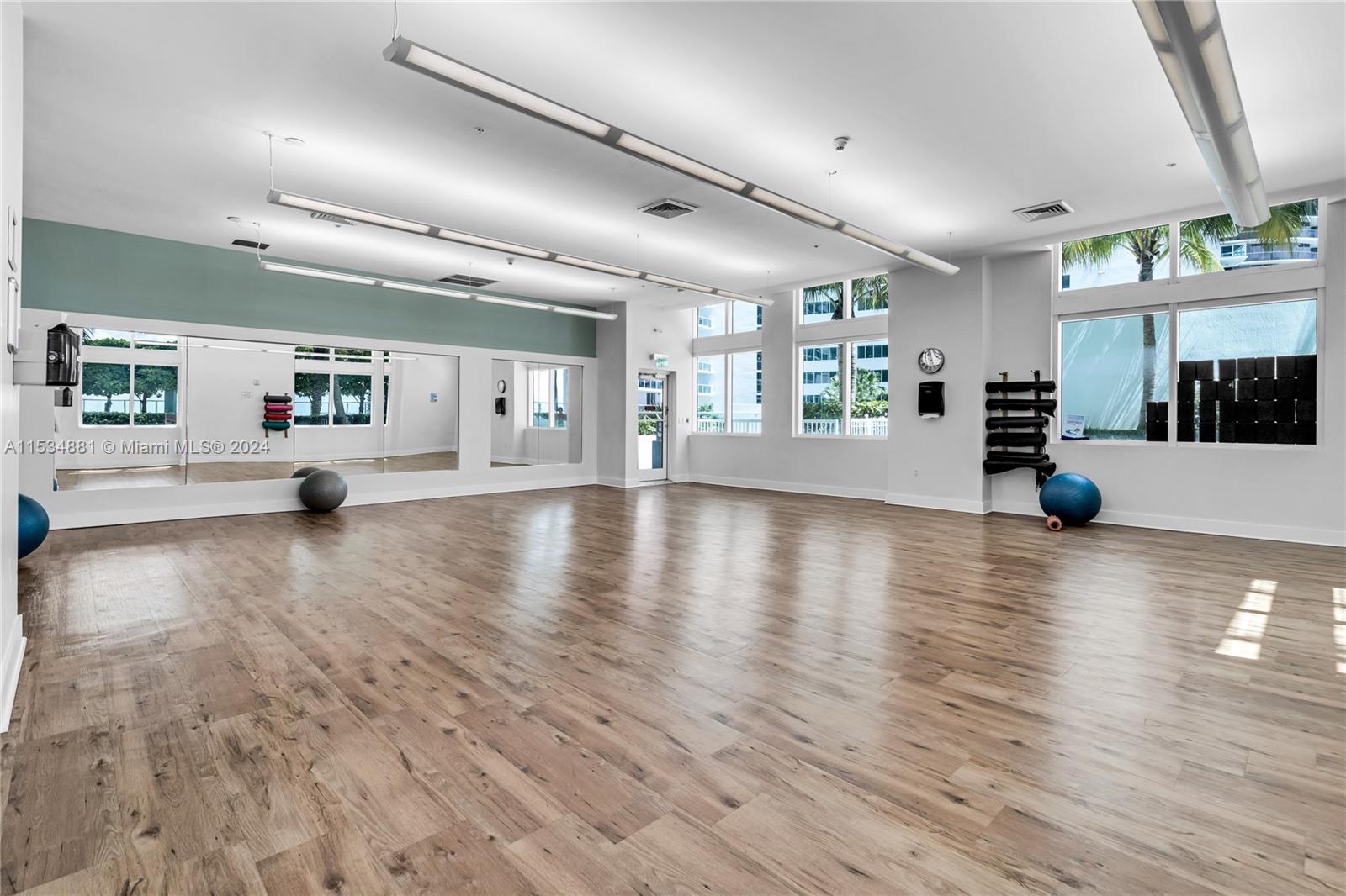 1900 N Bayshore Dr 2003, Miami, Florida 33132, 1 Bedroom Bedrooms, ,1 BathroomBathrooms,Residential,For Sale,1900 N Bayshore Dr 2003,A11534881