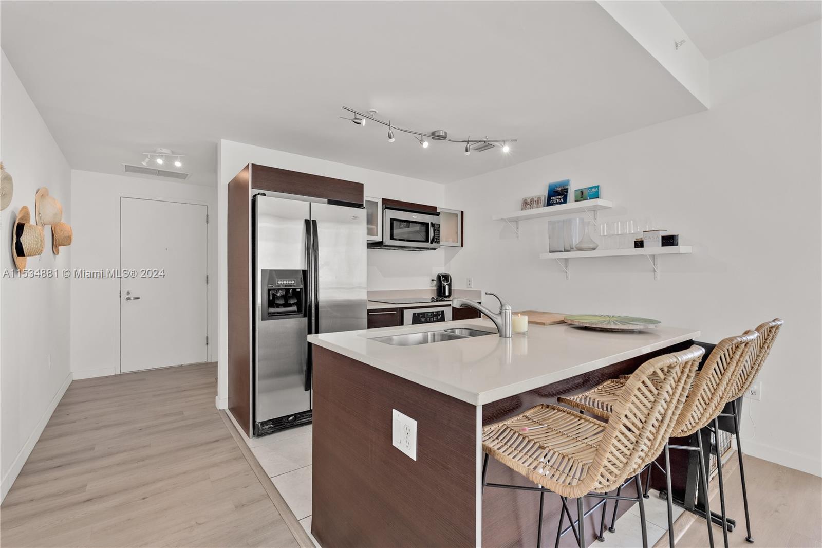 1900 N Bayshore Dr 2003, Miami, Florida 33132, 1 Bedroom Bedrooms, ,1 BathroomBathrooms,Residential,For Sale,1900 N Bayshore Dr 2003,A11534881