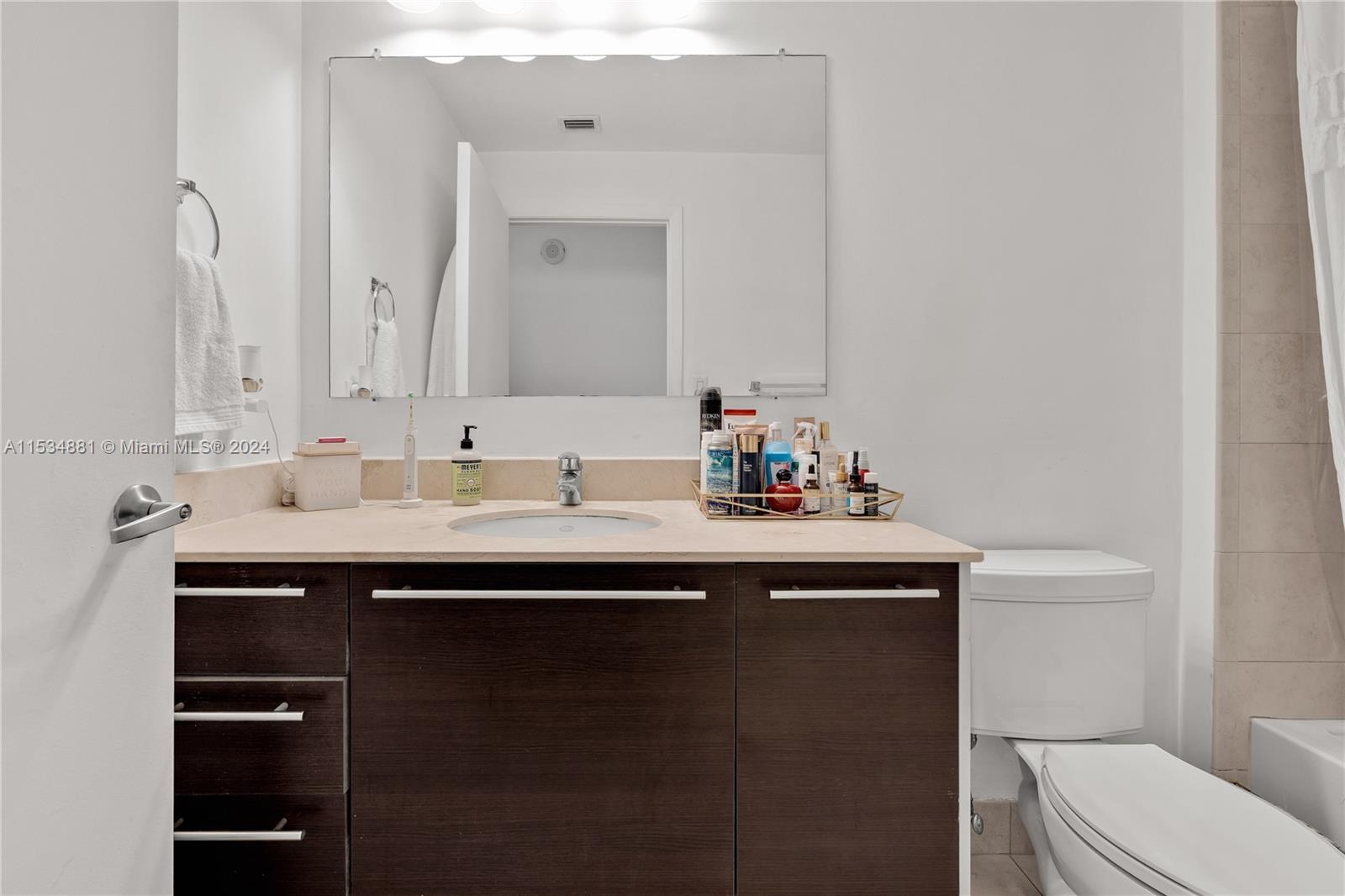 1900 N Bayshore Dr 2003, Miami, Florida 33132, 1 Bedroom Bedrooms, ,1 BathroomBathrooms,Residential,For Sale,1900 N Bayshore Dr 2003,A11534881