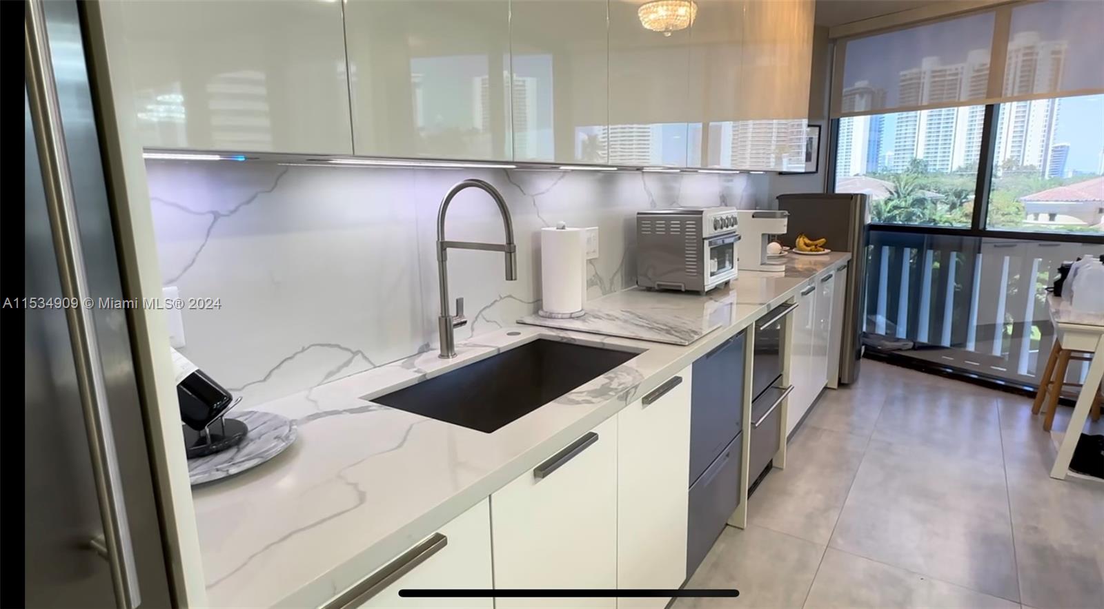 1000 Island Blvd, Aventura, FL, 33160 United States, 3 Bedrooms Bedrooms, ,2 BathroomsBathrooms,Residential,For Sale,Island Blvd,A11534909