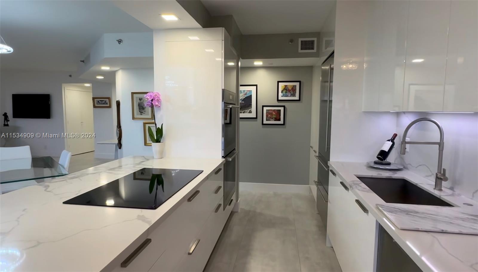 1000 Island Blvd, Aventura, FL, 33160 United States, 3 Bedrooms Bedrooms, ,2 BathroomsBathrooms,Residential,For Sale,Island Blvd,A11534909
