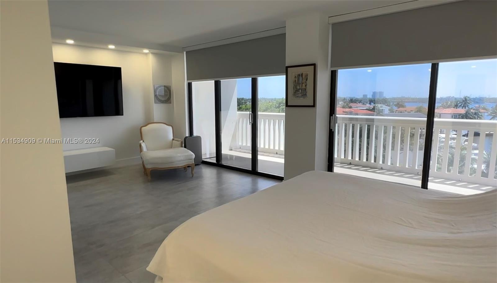 1000 Island Blvd, Aventura, FL, 33160 United States, 3 Bedrooms Bedrooms, ,2 BathroomsBathrooms,Residential,For Sale,Island Blvd,A11534909