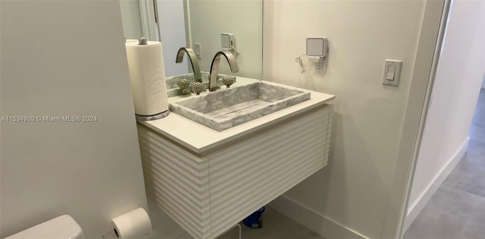 1000 Island Blvd, Aventura, FL, 33160 United States, 3 Bedrooms Bedrooms, ,2 BathroomsBathrooms,Residential,For Sale,Island Blvd,A11534909