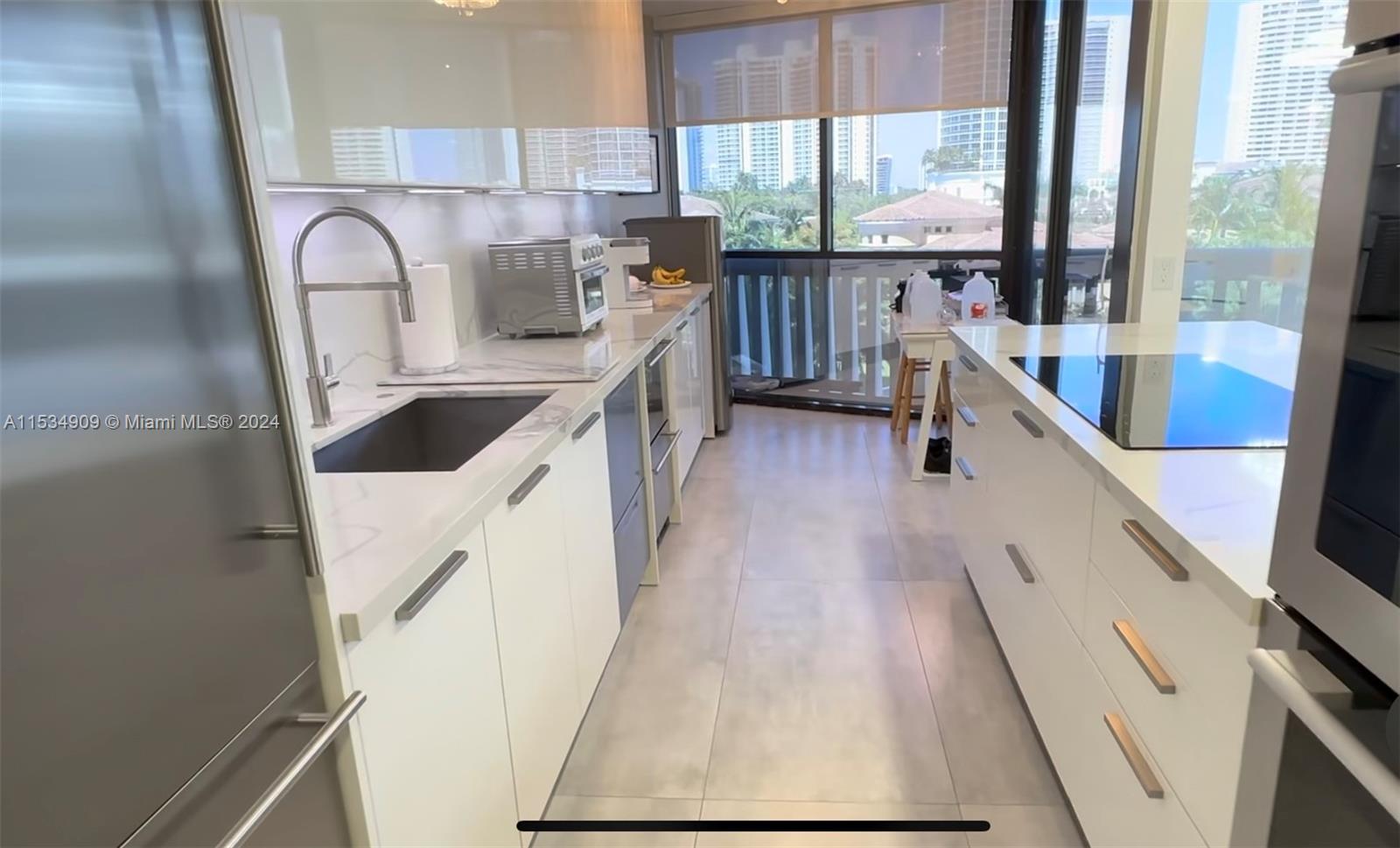 1000 Island Blvd, Aventura, FL, 33160 United States, 3 Bedrooms Bedrooms, ,2 BathroomsBathrooms,Residential,For Sale,Island Blvd,A11534909