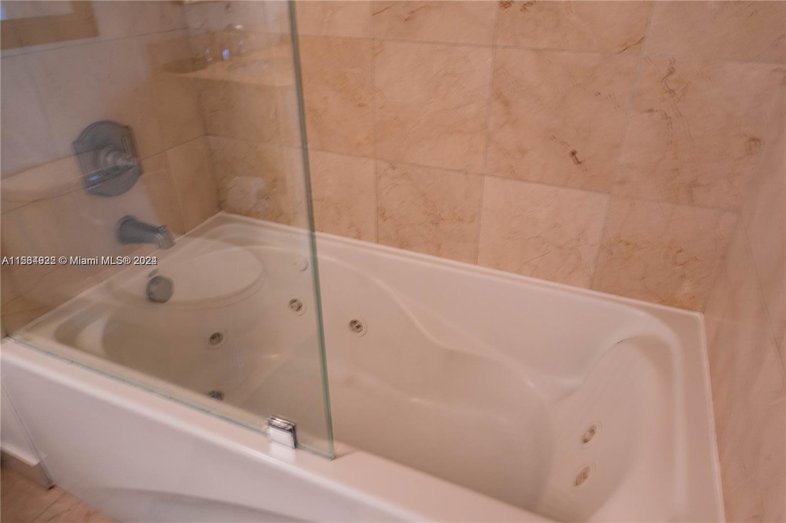 6365 Collins Ave 2710, Miami Beach, Florida 33141, 1 Bedroom Bedrooms, ,1 BathroomBathrooms,Residentiallease,For Rent,6365 Collins Ave 2710,A11534922