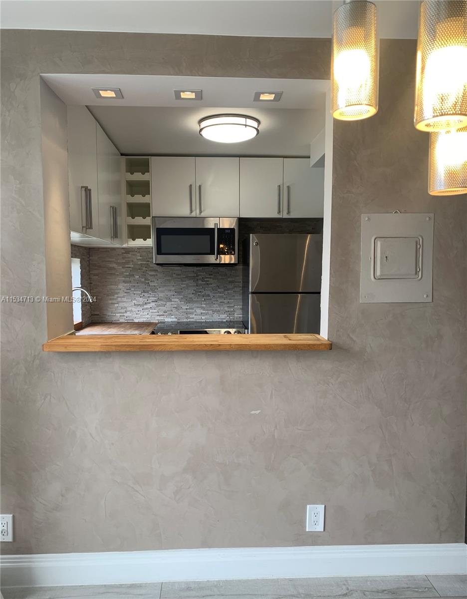 16919 N Bay Rd 605, Sunny Isles Beach, Florida 33160, 1 Bedroom Bedrooms, ,1 BathroomBathrooms,Residential,For Sale,16919 N Bay Rd 605,A11534713