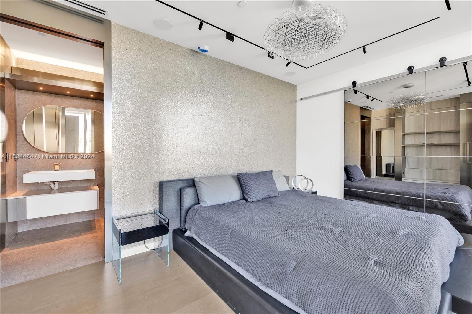 50 S Pointe Dr 613, Miami Beach, Florida 33139, 1 Bedroom Bedrooms, ,1 BathroomBathrooms,Residentiallease,For Rent,50 S Pointe Dr 613,A11534484