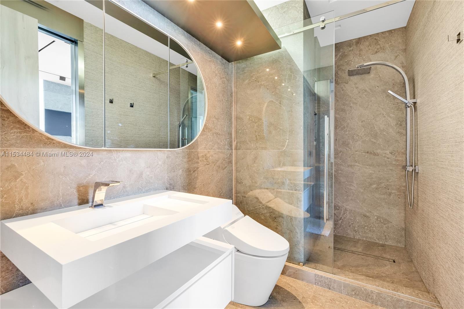 50 S Pointe Dr 613, Miami Beach, Florida 33139, 1 Bedroom Bedrooms, ,1 BathroomBathrooms,Residentiallease,For Rent,50 S Pointe Dr 613,A11534484