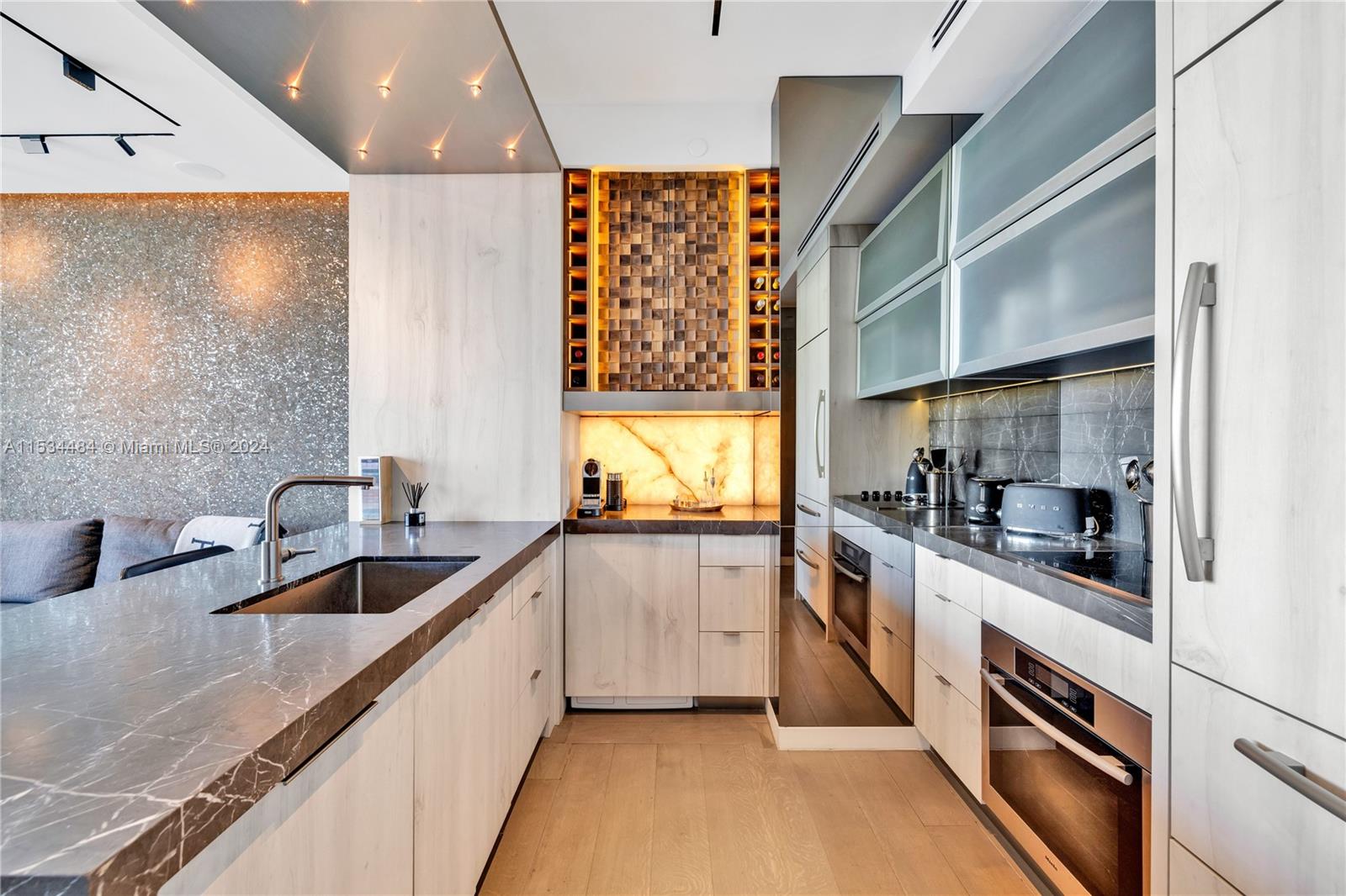 50 S Pointe Dr 613, Miami Beach, Florida 33139, 1 Bedroom Bedrooms, ,1 BathroomBathrooms,Residentiallease,For Rent,50 S Pointe Dr 613,A11534484