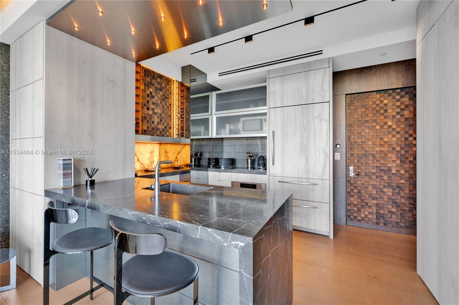 50 S Pointe Dr 613, Miami Beach, Florida 33139, 1 Bedroom Bedrooms, ,1 BathroomBathrooms,Residentiallease,For Rent,50 S Pointe Dr 613,A11534484