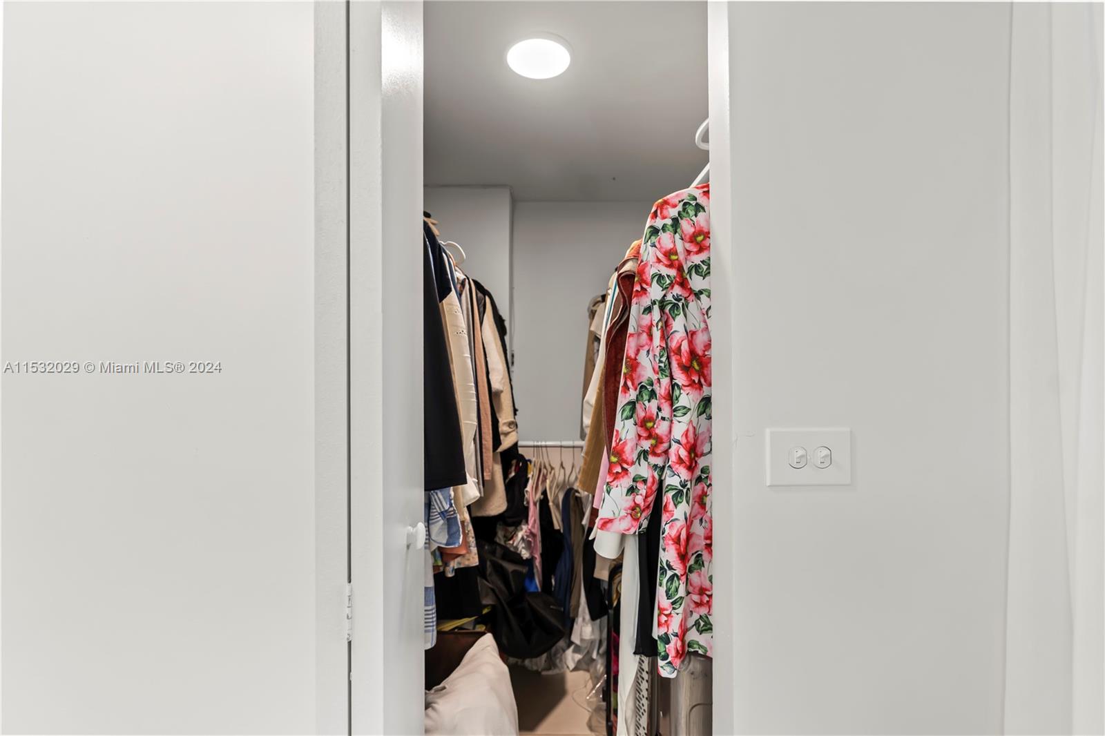 9273 Collins Ave 1111, Surfside, Florida 33154, 1 Bedroom Bedrooms, ,2 BathroomsBathrooms,Residential,For Sale,9273 Collins Ave 1111,A11532029