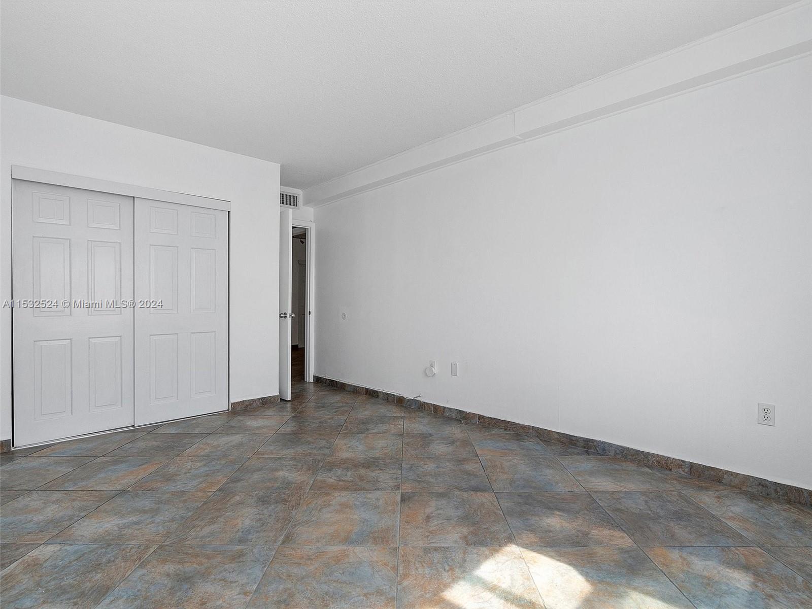 400 Kings Point Dr 222, Sunny Isles Beach, Florida 33160, 1 Bedroom Bedrooms, ,1 BathroomBathrooms,Residential,For Sale,400 Kings Point Dr 222,A11532524