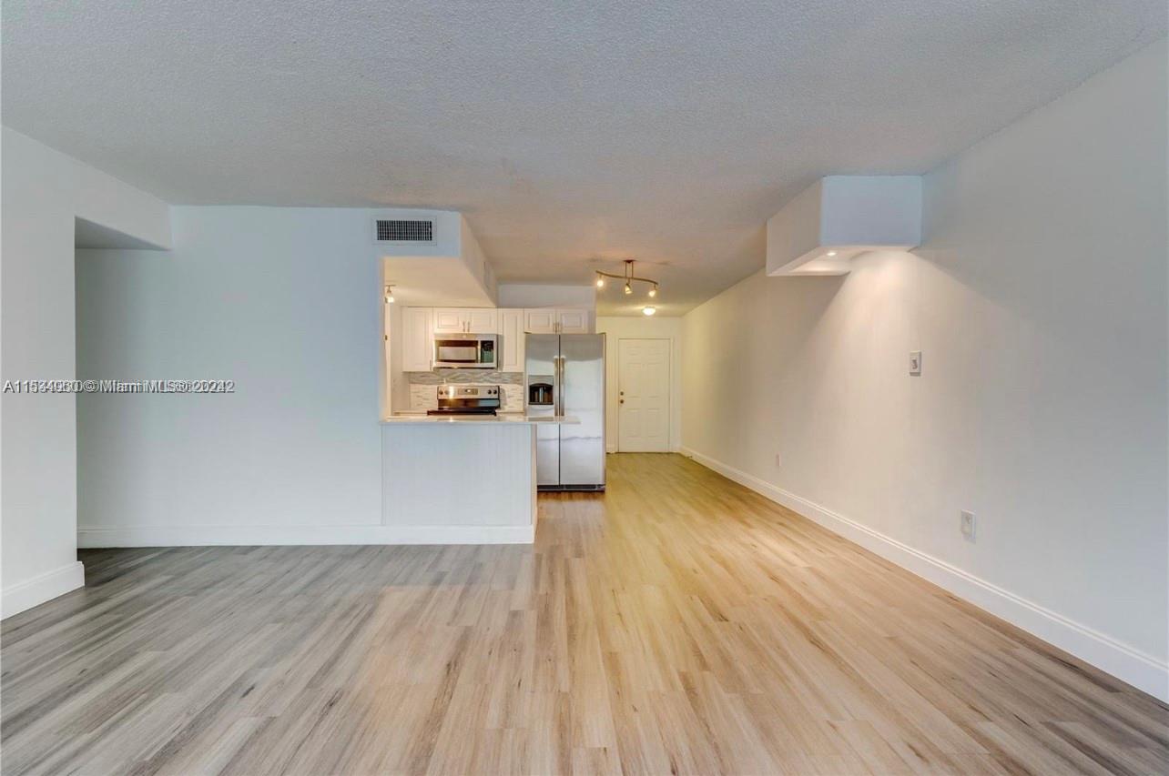 9371 Fontainebleau Blvd I104, Miami, Florida 33172, 2 Bedrooms Bedrooms, ,2 BathroomsBathrooms,Residentiallease,For Rent,9371 Fontainebleau Blvd I104,A11534960