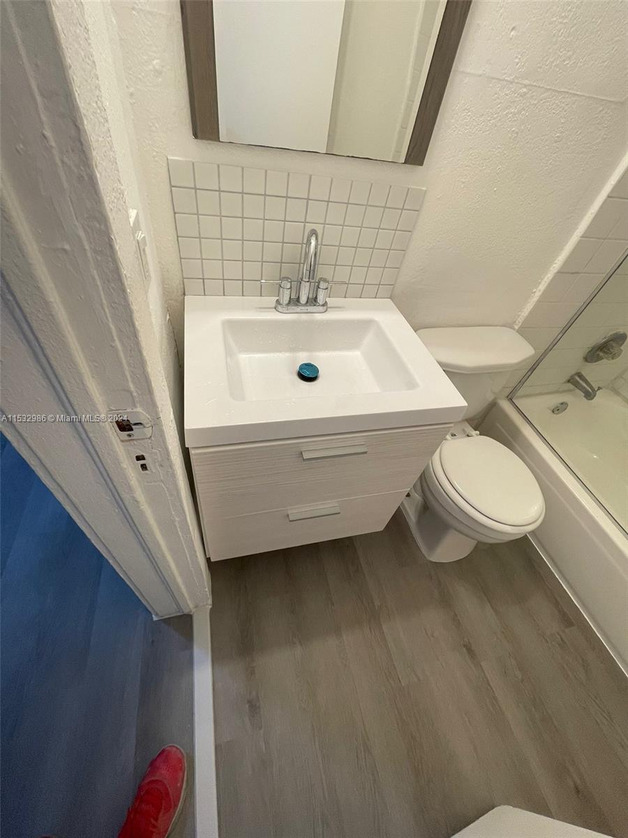 7149 Bay Dr 15, Miami Beach, Florida 33141, 2 Bedrooms Bedrooms, ,1 BathroomBathrooms,Residentiallease,For Rent,7149 Bay Dr 15,A11532986