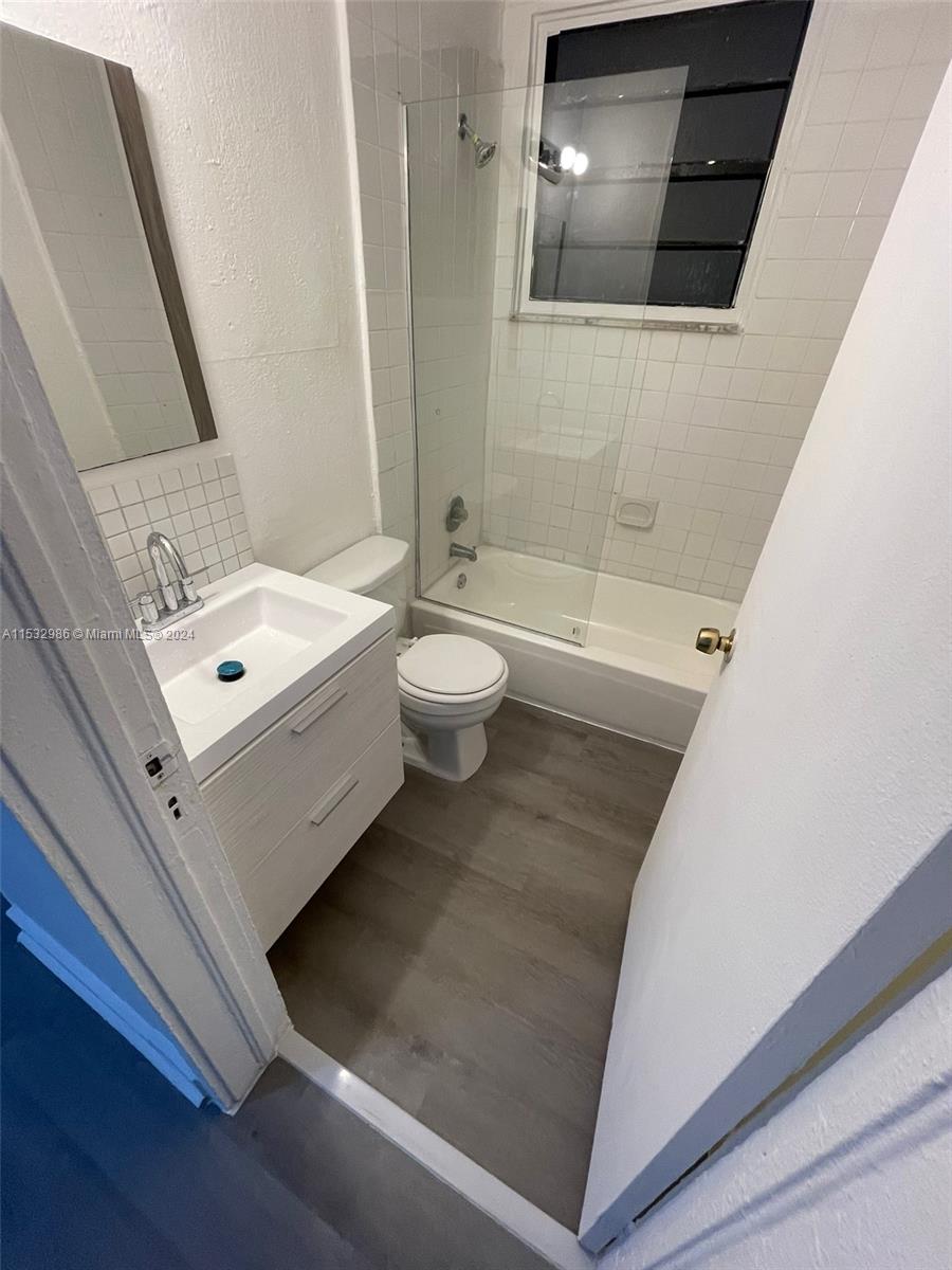 7149 Bay Dr 15, Miami Beach, Florida 33141, 2 Bedrooms Bedrooms, ,1 BathroomBathrooms,Residentiallease,For Rent,7149 Bay Dr 15,A11532986