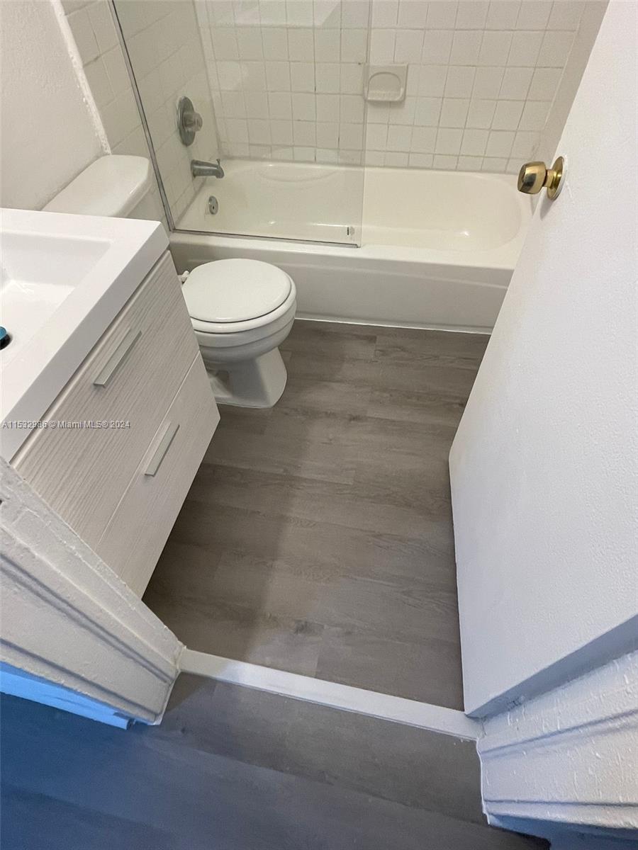 7149 Bay Dr 15, Miami Beach, Florida 33141, 2 Bedrooms Bedrooms, ,1 BathroomBathrooms,Residentiallease,For Rent,7149 Bay Dr 15,A11532986