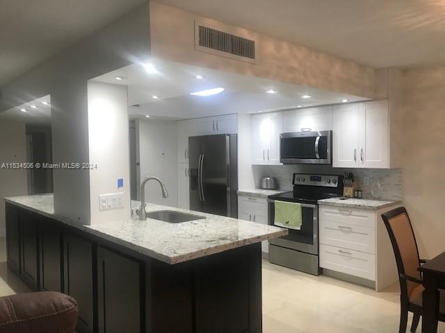 2017 S Ocean Dr 209, Hallandale Beach, Florida 33009, 2 Bedrooms Bedrooms, ,2 BathroomsBathrooms,Residentiallease,For Rent,2017 S Ocean Dr 209,A11534506