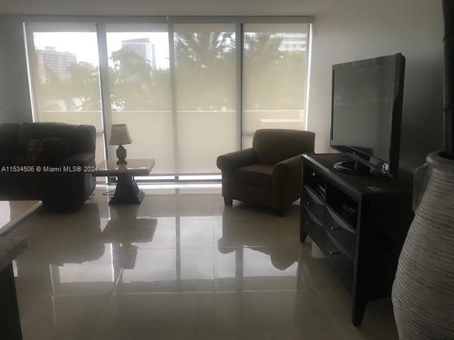 2017 S Ocean Dr 209, Hallandale Beach, Florida 33009, 2 Bedrooms Bedrooms, ,2 BathroomsBathrooms,Residentiallease,For Rent,2017 S Ocean Dr 209,A11534506