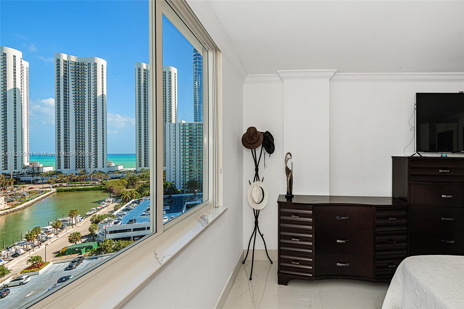 300 Bayview Dr, Sunny Isles Beach, FL, 33160 United States, 2 Bedrooms Bedrooms, ,2 BathroomsBathrooms,Residential,For Sale,Bayview Dr,A11535011