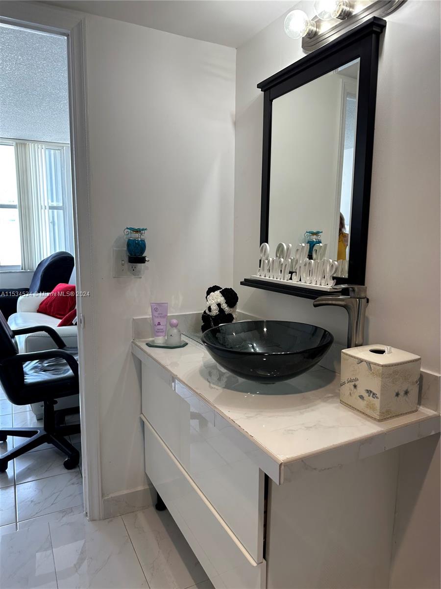 2751 S Ocean Dr 1706S, Hollywood, Florida 33019, 2 Bedrooms Bedrooms, ,2 BathroomsBathrooms,Residential,For Sale,2751 S Ocean Dr 1706S,A11534534