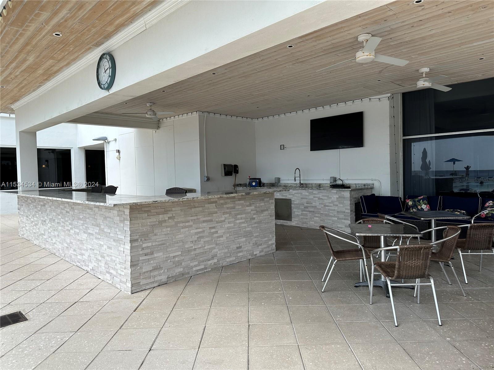 2751 S Ocean Dr 1706S, Hollywood, Florida 33019, 2 Bedrooms Bedrooms, ,2 BathroomsBathrooms,Residential,For Sale,2751 S Ocean Dr 1706S,A11534534