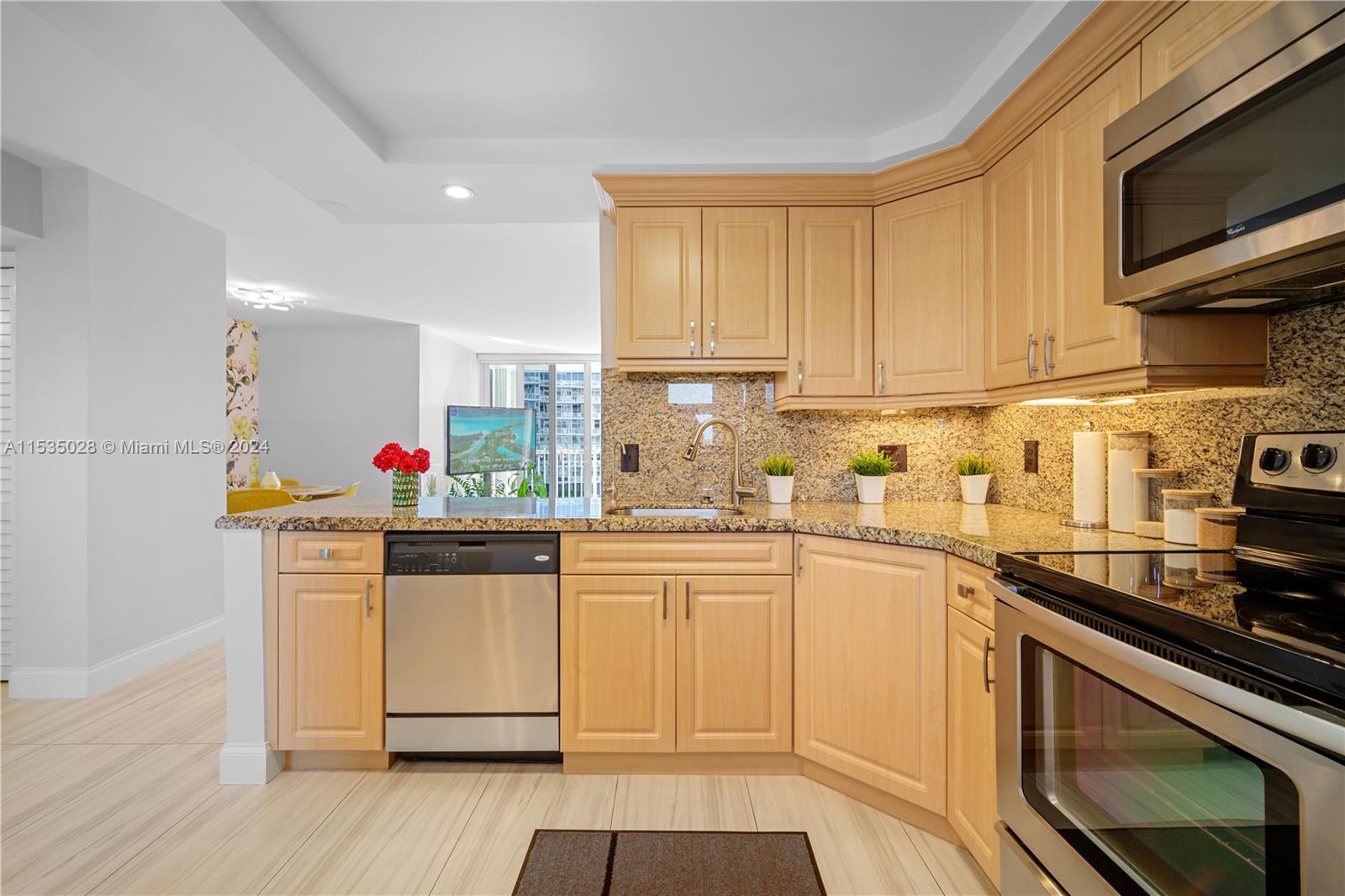 2200 33rd Ave, Fort Lauderdale, FL, 33305 United States, 1 Bedroom Bedrooms, ,1 BathroomBathrooms,Residential,For Sale,33rd Ave,A11535028