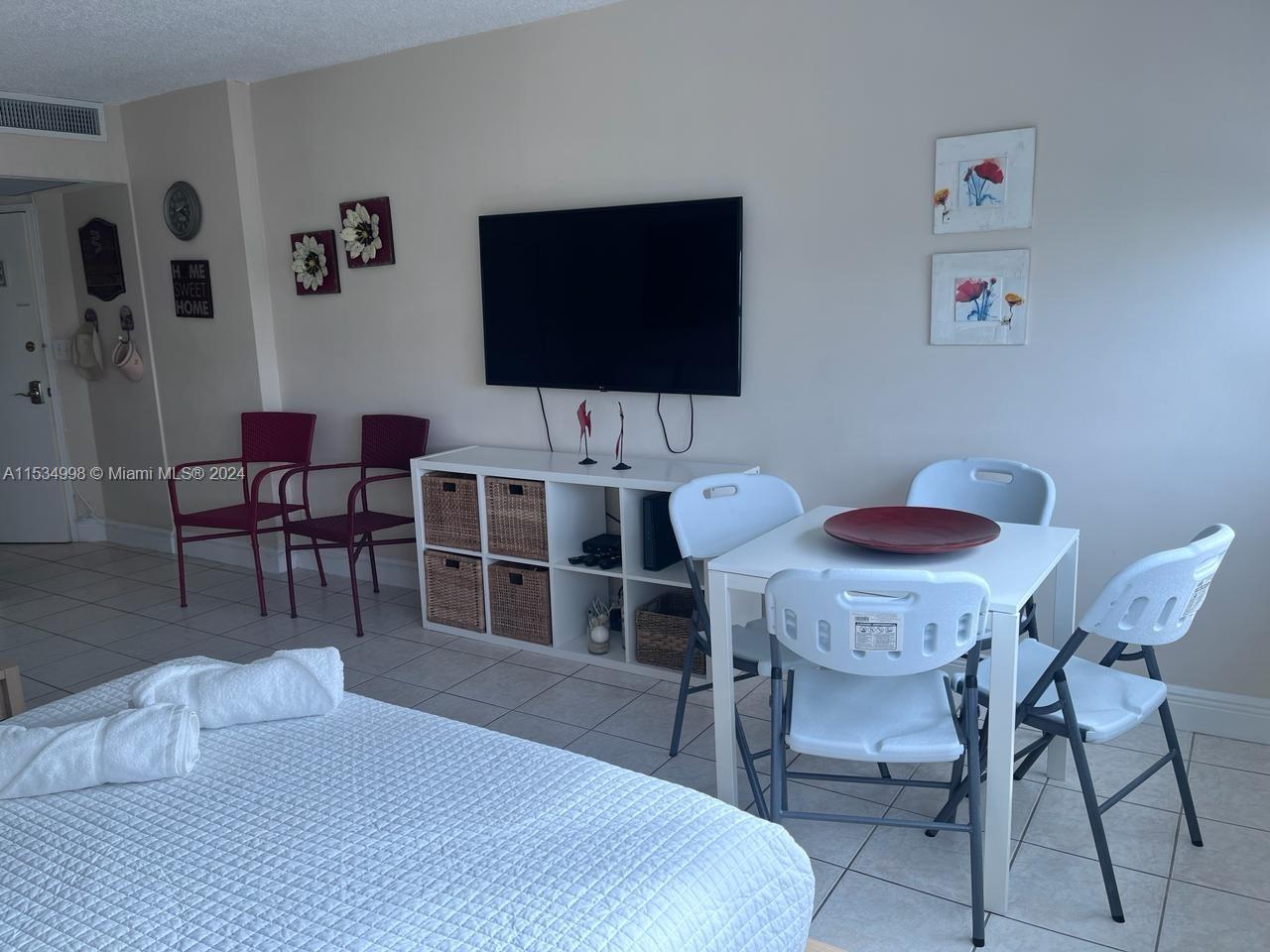 5445 Collins Ave 714, Miami Beach, Florida 33140, ,1 BathroomBathrooms,Residential,For Sale,5445 Collins Ave 714,A11534998