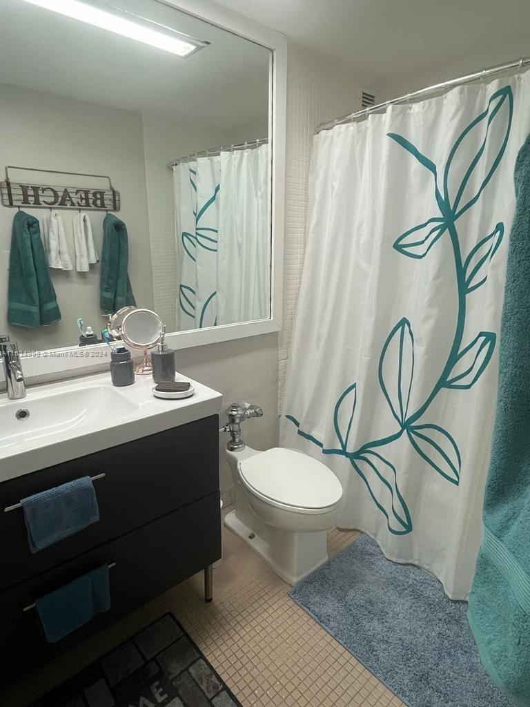 5445 Collins Ave 714, Miami Beach, Florida 33140, ,1 BathroomBathrooms,Residential,For Sale,5445 Collins Ave 714,A11534998