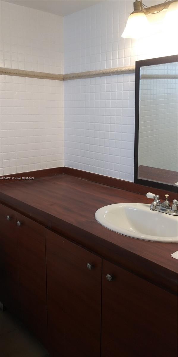 7904 West Dr 606, North Bay Village, Florida 33141, ,1 BathroomBathrooms,Residential,For Sale,7904 West Dr 606,A11535071