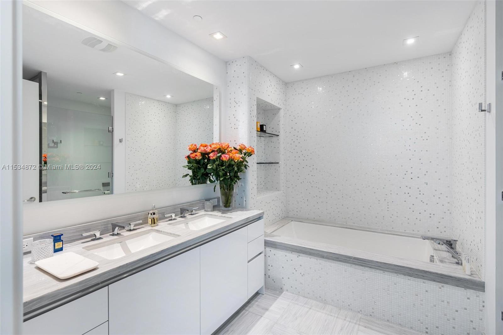 16901 Collins Ave, Sunny Isles Beach, FL, 33160 United States, 2 Bedrooms Bedrooms, ,2 BathroomsBathrooms,Residential,For Sale,Collins Ave,A11534872