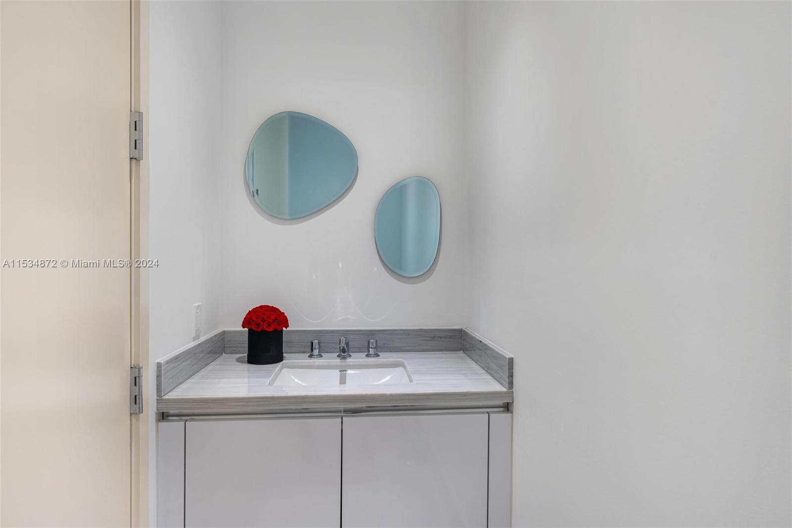 16901 Collins Ave, Sunny Isles Beach, FL, 33160 United States, 2 Bedrooms Bedrooms, ,2 BathroomsBathrooms,Residential,For Sale,Collins Ave,A11534872