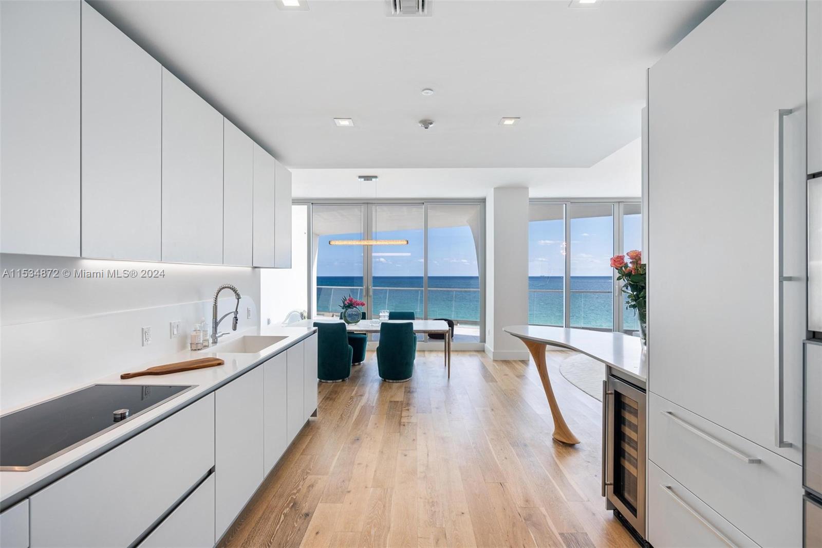 16901 Collins Ave, Sunny Isles Beach, FL, 33160 United States, 2 Bedrooms Bedrooms, ,2 BathroomsBathrooms,Residential,For Sale,Collins Ave,A11534872